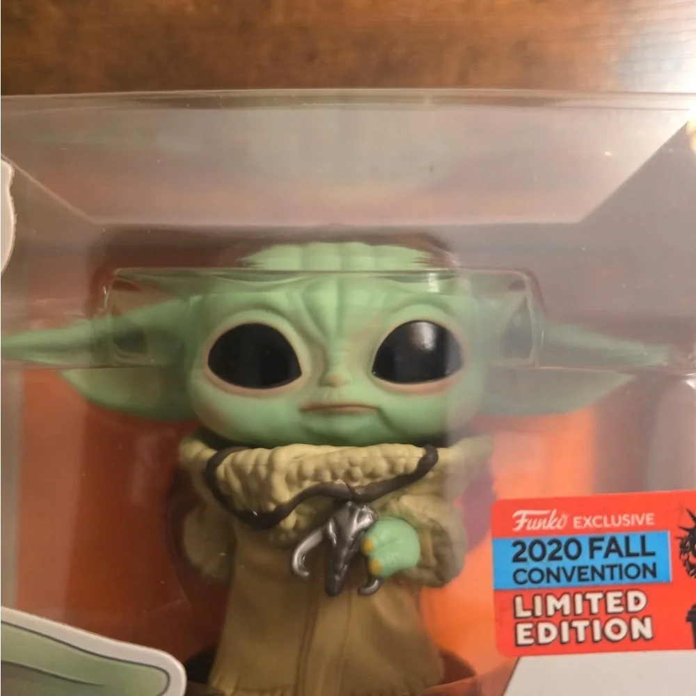 Funko Pop! Star Wars The Child with Pendant #398 Fall Convention LE 2020 - Picture 4 of 4